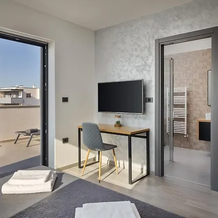 Modern Nea With Outdoor Pool In Βίλα *