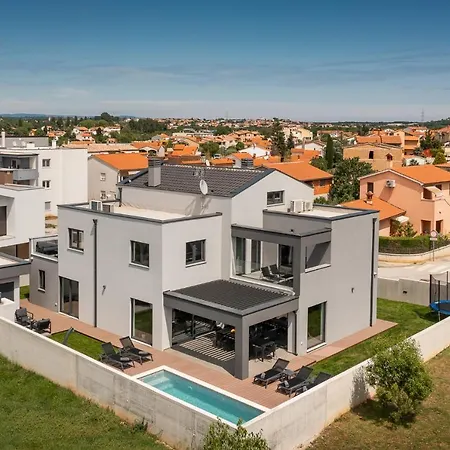 别墅 Modern Nea With Outdoor Pool In 普拉