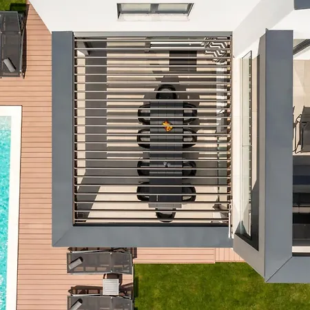 Βίλα Modern Nea With Outdoor Pool In