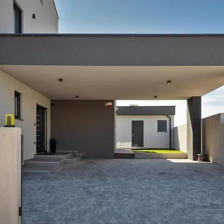 Modern Nea With Outdoor Pool In *