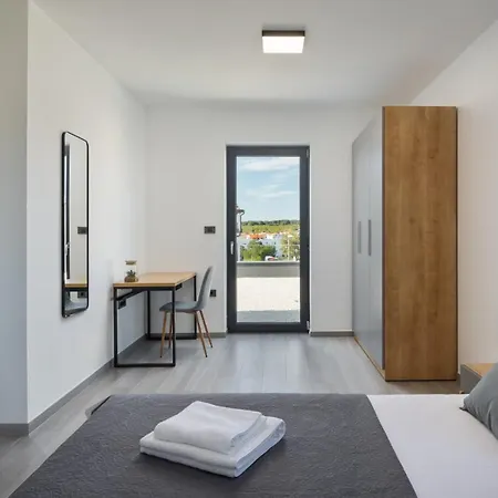 Modern Nea With Outdoor Pool In * Πούλα