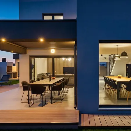 Modern Nea With Outdoor Pool In