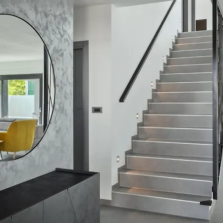 Modern Nea With Outdoor Pool In