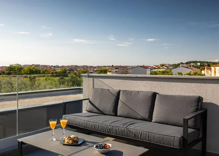 Villa Modern Nea With Outdoor Pool In Pola