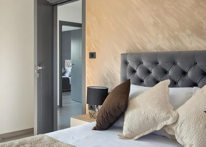 Modern Nea With Outdoor Pool In * Pola