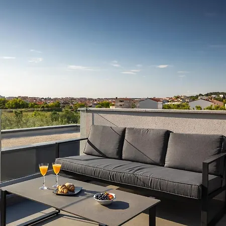 Vila Modern Nea With Outdoor Pool In Pula