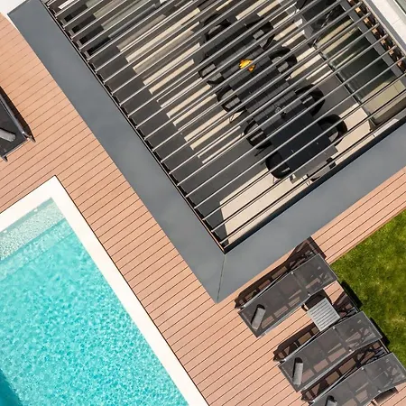 Villa Modern Nea With Outdoor Pool In Pula *