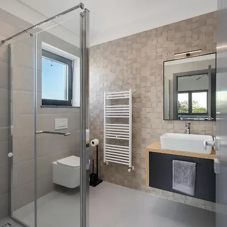 Vila Modern Nea With Outdoor Pool In *