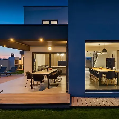 Modern Nea With Outdoor Pool In Pula Villa *