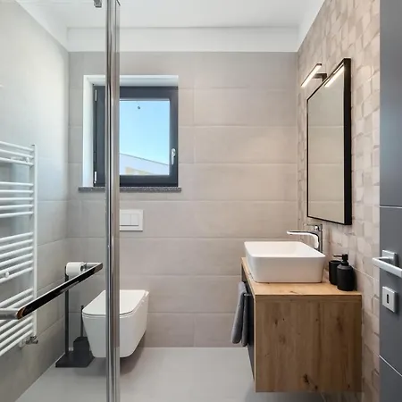 Modern Nea With Outdoor Pool In * Pula