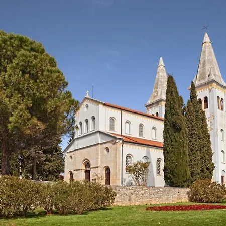 Villa Modern Nea With Outdoor Pool In Pula