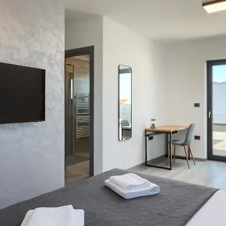 Vila Modern Nea With Outdoor Pool In Pula