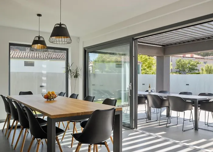 Modern Nea With Outdoor Pool In