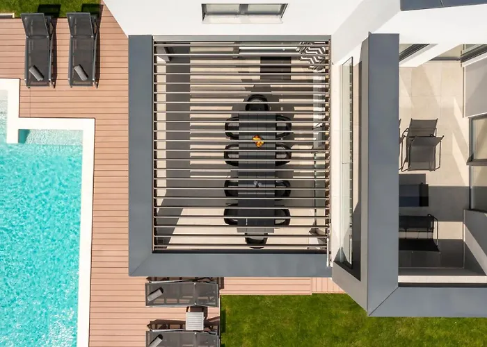 Vila Modern Nea With Outdoor Pool In