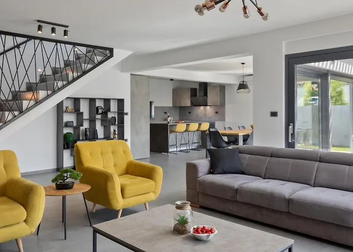 Modern Nea With Outdoor Pool In