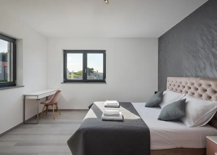 Vila Modern Nea With Outdoor Pool In *