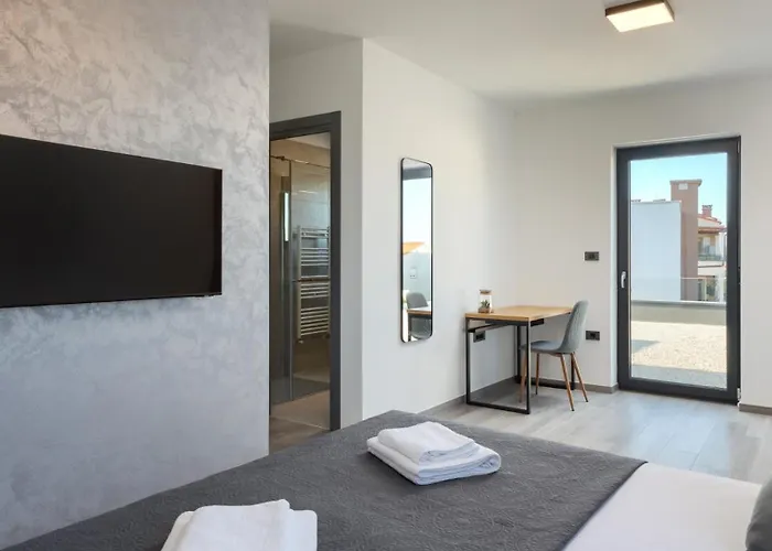 ヴィラ Modern Nea With Outdoor Pool In プーラ