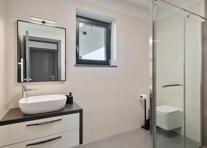 Modern Nea With Outdoor Pool In Villa Pula