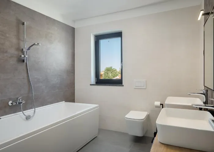 ヴィラ Modern Nea With Outdoor Pool In プーラ