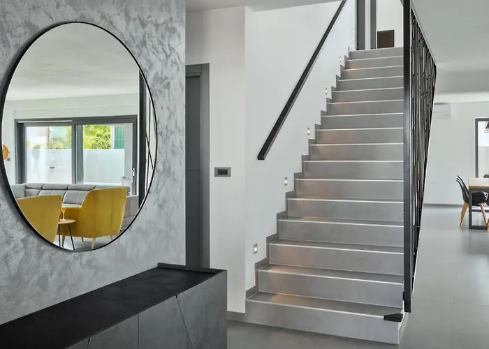 Modern Nea With Outdoor Pool In