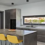 Modern Nea With Outdoor Pool In Pula